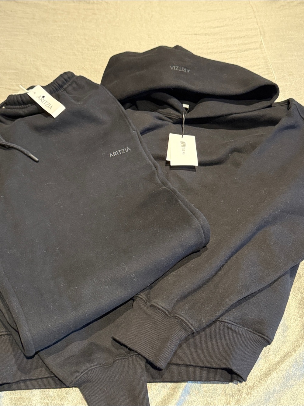 ARITZIA NWT BLACK SWEATFLEECE SET MEGA FLUTTER & MEGA HOODIE